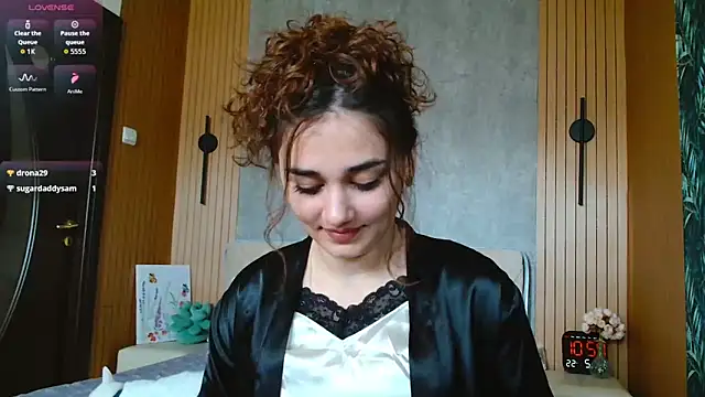 Snapshot of KatarinaHeaven chatting on May 4, 2026, 7:59 am KatarinaHeaven online show from May 4, 2026, 7:59 am