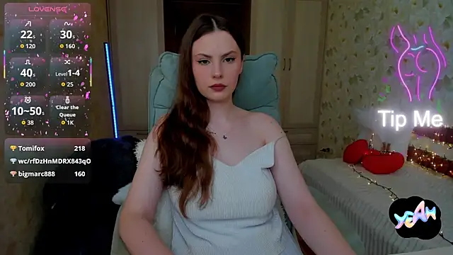 Snapshot of LoraTempt chatting on June 4, 2026, 4:13 pm LoraTempt online show from June 4, 2026, 4:13 pm