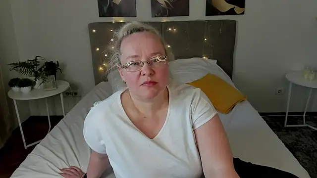 ViolaSmithh online show from April 28, 2026, 8:19 am