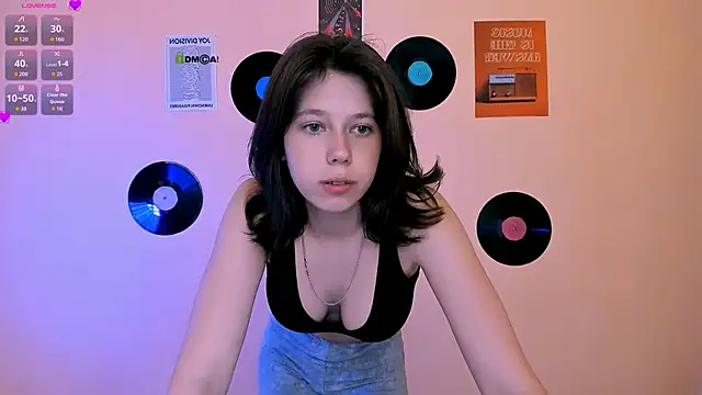 Snapshot of aria_wild_ chatting on June 13, 2026, 7:23 pm aria wild online show from June 13, 2026, 7:23 pm