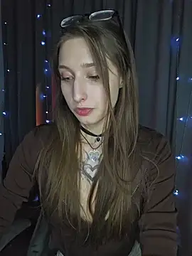 Snapshot of Emma_Willson chatting on April 17, 2026, 2:42 pm Emma Willson online show from April 17, 2026, 2:42 pm