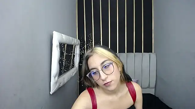 moon shut online show from March 9, 2026, 12:20 pm