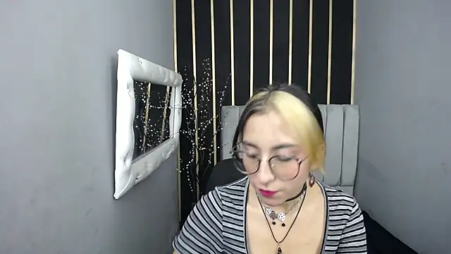 moon shut online show from March 13, 2026, 12:23 pm