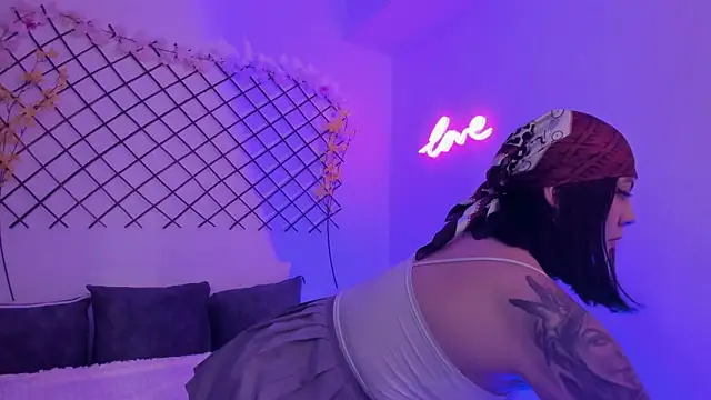 lola xxperience online show from March 6, 2026, 2:13 pm