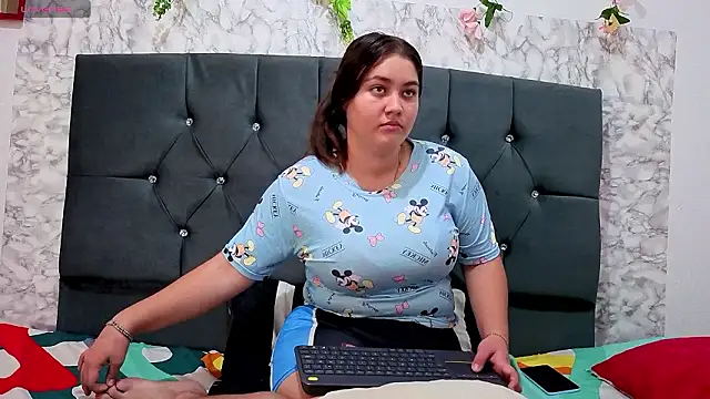 Mikaellaginx online show from March 17, 2026, 4:10 pm