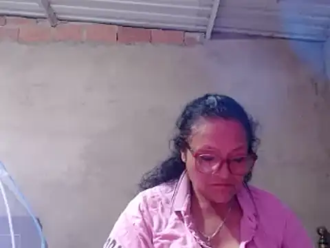 Snapshot of _BellaNocturna chatting on May 15, 2026, 2:40 am BellaNocturna online show from May 15, 2026, 2:40 am