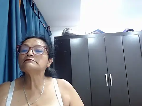 Snapshot of _BellaNocturna chatting on May 27, 2026, 2:41 am BellaNocturna online show from May 27, 2026, 2:41 am