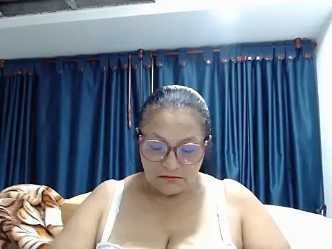 Snapshot of _BellaNocturna chatting on August 7, 2026, 2:57 am BellaNocturna online show from August 7, 2026, 2:57 am