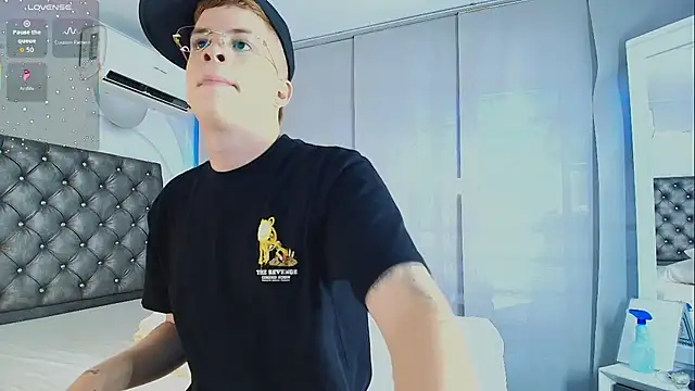 TommyValentine online show from March 18, 2026, 10:57 pm