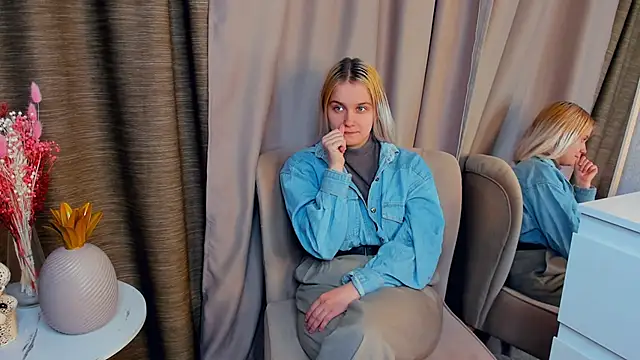 AveIinaStromain online show from March 5, 2026, 12:56 pm