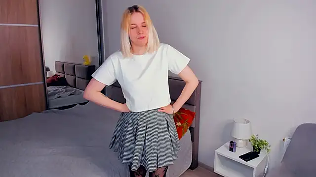 AveIinaStromain online show from March 14, 2026, 5:57 am