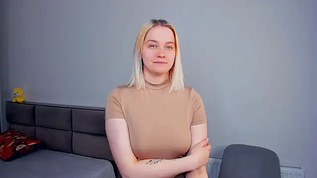 AveIinaStromain online show from March 15, 2026, 5:57 am