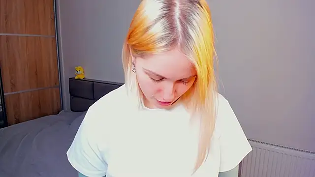 AveIinaStromain online show from March 16, 2026, 6:17 am