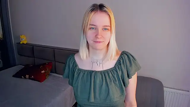 AveIinaStromain online show from March 17, 2026, 6:06 am