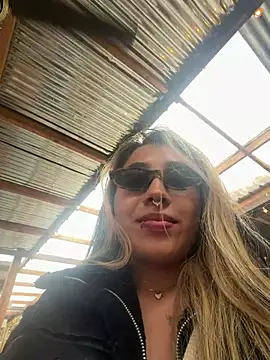 ManuelaVeeleez online show from May 2, 2026, 7:30 pm