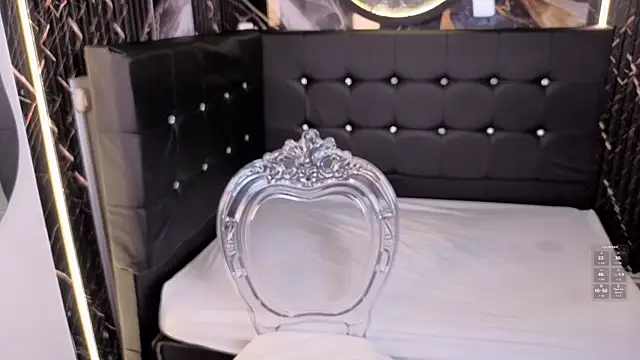 Snapshot of ManuelaVeeleez chatting on June 6, 2026, 3:44 am ManuelaVeeleez online show from June 6, 2026, 3:44 am