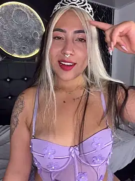 Snapshot of ManuelaVeeleez chatting on June 14, 2026, 6:04 am ManuelaVeeleez online show from June 14, 2026, 6:04 am