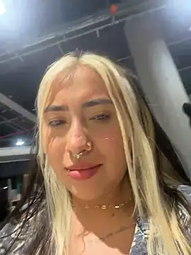 ManuelaVeeleez online show from June 20, 2026, 2:25 am