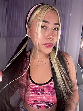 ManuelaVeeleez online show from June 23, 2026, 5:49 am