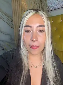 ManuelaVeeleez online show from June 25, 2026, 6:29 am