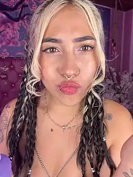 ManuelaVeeleez online show from June 28, 2026, 7:36 am