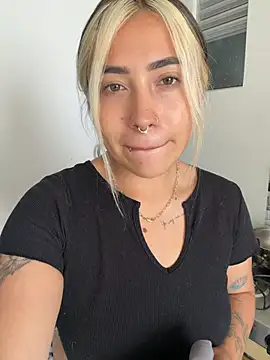ManuelaVeeleez online show from July 8, 2026, 2:54 pm