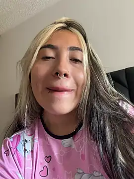 ManuelaVeeleez online show from July 14, 2026, 2:34 pm
