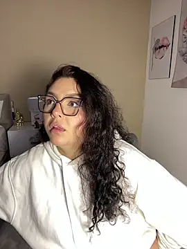 AlmaraRouge online show from June 11, 2026, 2:53 am