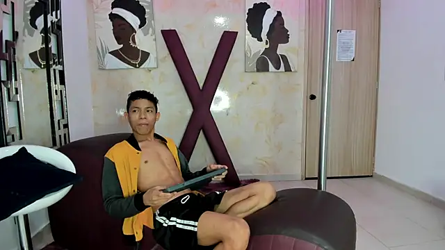 SKINNY BOYXXX online show from April 23, 2026, 7:52 am