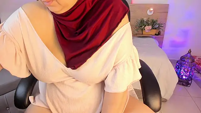 Snapshot of _Azahaaraa_ chatting on May 30, 2026, 3:36 am Azahaaraa online show from May 30, 2026, 3:36 am