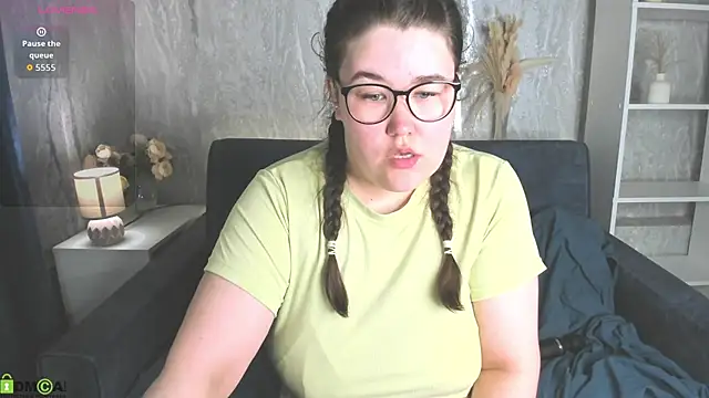 Miss Triss online show from August 4, 2026, 8:28 am