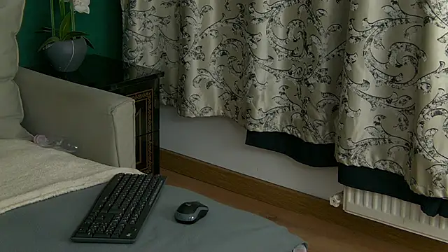 Snapshot of SkinnyNatty chatting on May 7, 2026, 3:56 am SkinnyNatty online show from May 7, 2026, 3:56 am