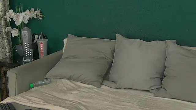 Snapshot of SkinnyNatty chatting on May 22, 2026, 3:57 am SkinnyNatty online show from May 22, 2026, 3:57 am