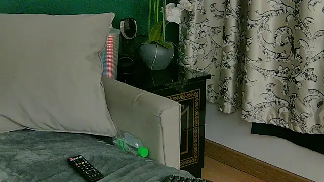 Snapshot of SkinnyNatty chatting on May 27, 2026, 3:47 am SkinnyNatty online show from May 27, 2026, 3:47 am