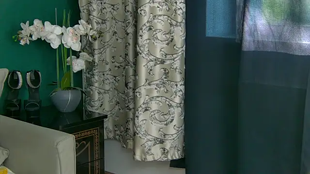 Snapshot of SkinnyNatty chatting on June 14, 2026, 3:52 am SkinnyNatty online show from June 14, 2026, 3:52 am