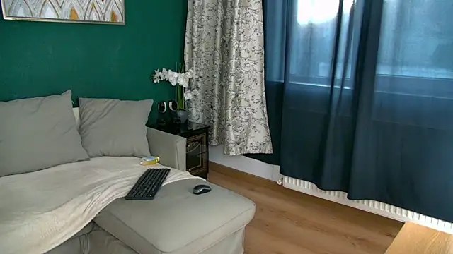 SkinnyNatty online show from July 30, 2026, 3:49 am