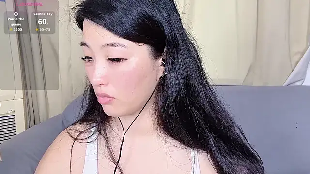 Tavie1744 online show from June 15, 2026, 11:40 pm