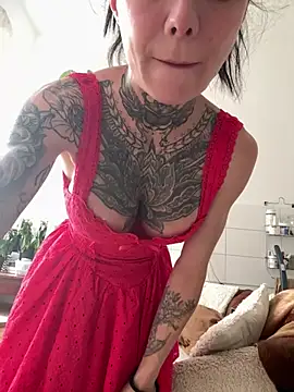 SkinnyLilly online show from July 28, 2026, 12:34 pm
