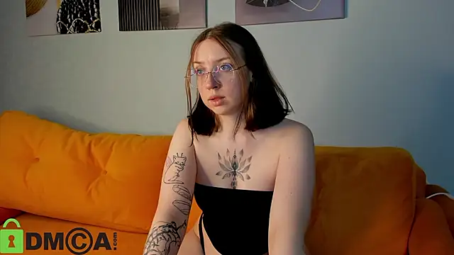 maxinemouse online show from March 11, 2026, 12:44 pm