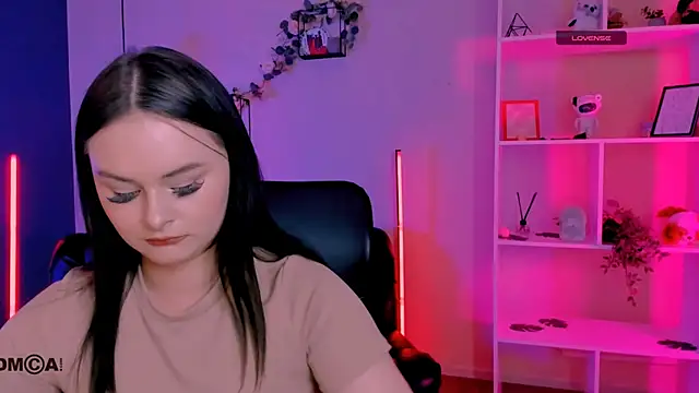Snapshot of miss_courtney_ chatting on May 7, 2026, 8:42 am miss courtney online show from May 7, 2026, 8:42 am