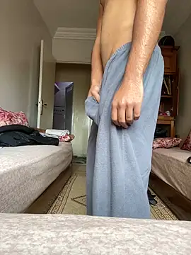 mmonnsterr online show from March 19, 2026, 2:21 pm