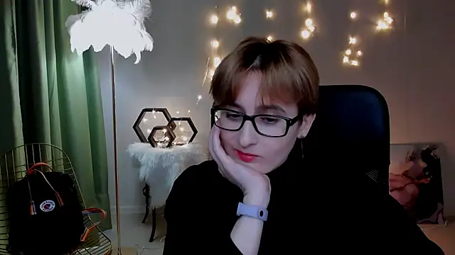 LixeLuna online show from March 13, 2026, 6:31 am