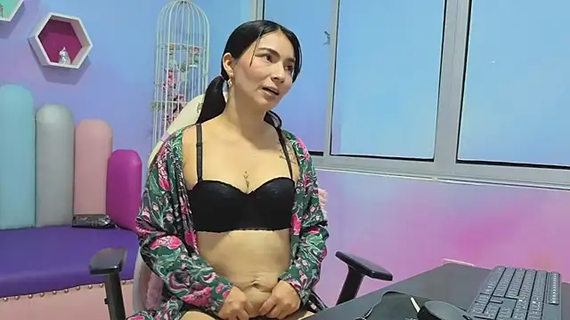 LESLY PALMEER online show from March 13, 2026, 3:46 am