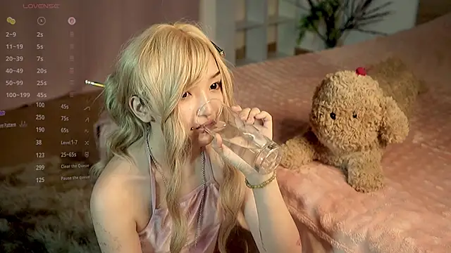 Linhmew online show from June 16, 2026, 9:06 pm
