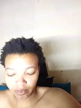 Snapshot of LOLOAVEE chatting on July 1, 2026, 1:24 pm LOLOAVEE online show from July 1, 2026, 1:24 pm