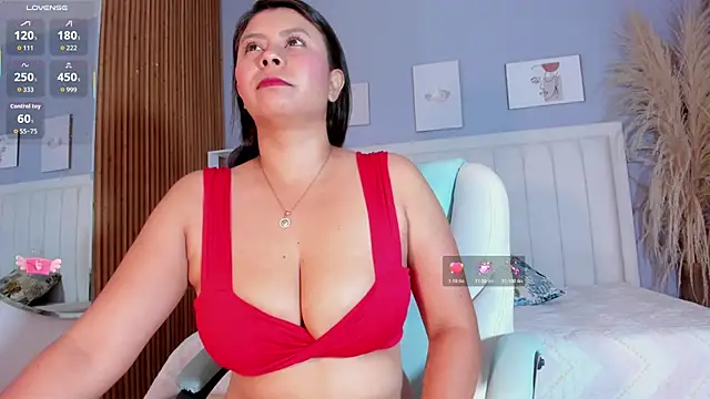 Anthonella Lux online show from April 28, 2026, 12:10 pm