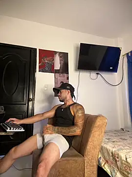 Snapshot of Kenny_romano chatting on May 13, 2026, 12:13 pm Kenny romano online show from May 13, 2026, 12:13 pm