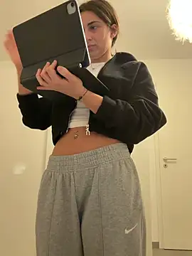 CuteJuliaa online show from March 15, 2026, 9:32 pm