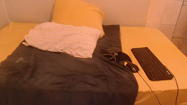 Snapshot of CocoBerryZA chatting on June 12, 2026, 2:38 pm CocoBerryZA online show from June 12, 2026, 2:38 pm