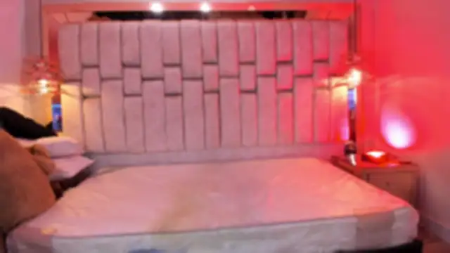 FoxxxyPink online show from April 28, 2026, 2:27 am